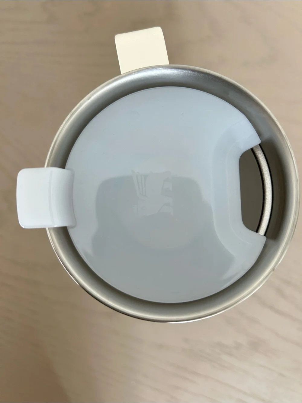 Stanley off White and Silver Travel coffee Mug with Handle - Picture 6 of 12